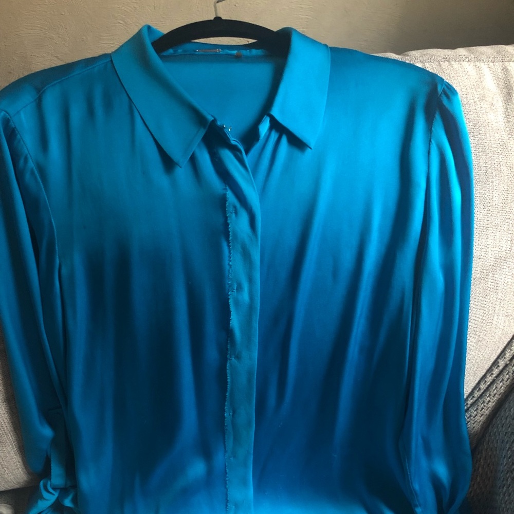 Beautiful Elie Tahari blue silk blouse Size 14
